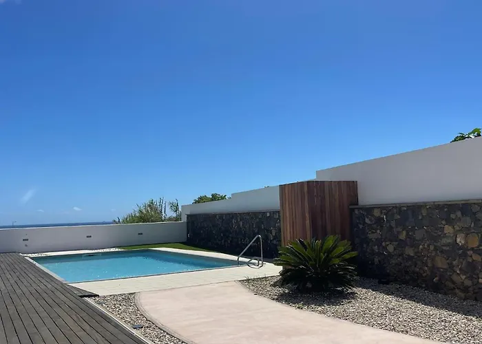 Atlantic Golden View Luxe Apartment